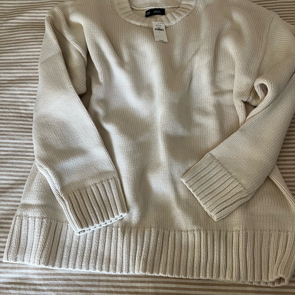 Gap Women’s Oversized Sweater - Picture 3 of 6